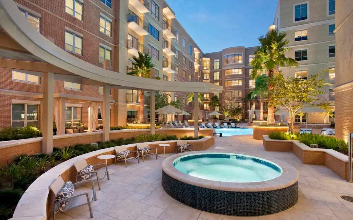 The Top 10 Apartments with Hot Tubs in Houston Lighthouse